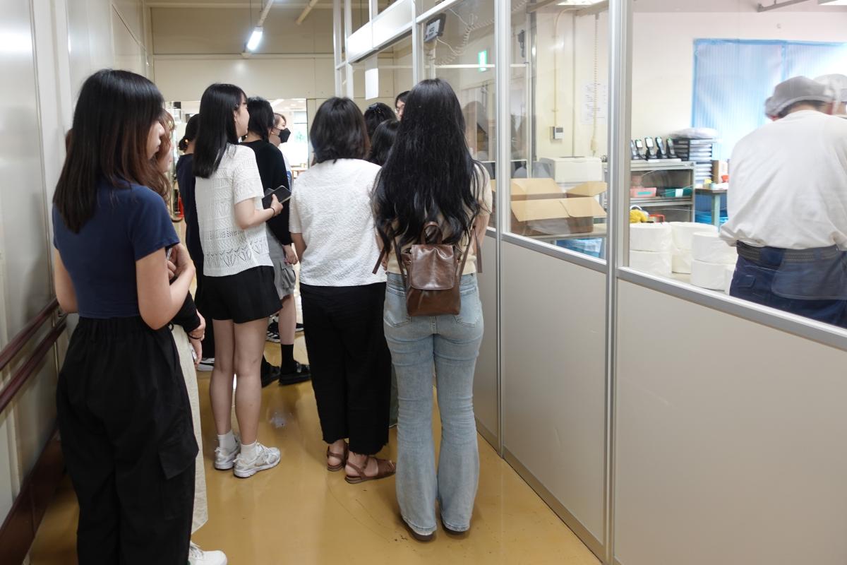 韓国から学生の皆さんが見学のため来所されました。